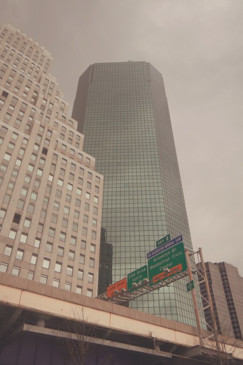 Grattacieli vicino il Brooklyn Bridge