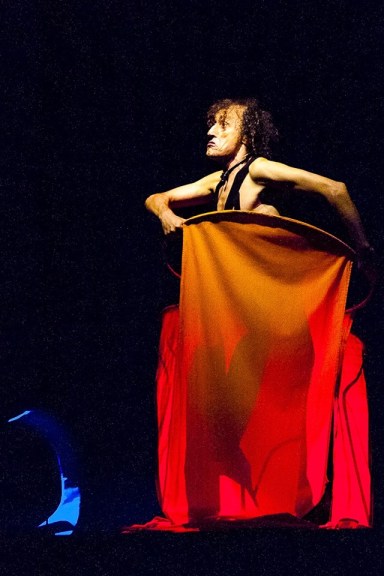 Antonio Rezza in scena alla XIII edizione di Frammenti FWD REVERSE